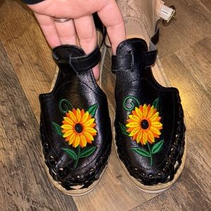 Women’s Black Floral Embroidered Chanclas